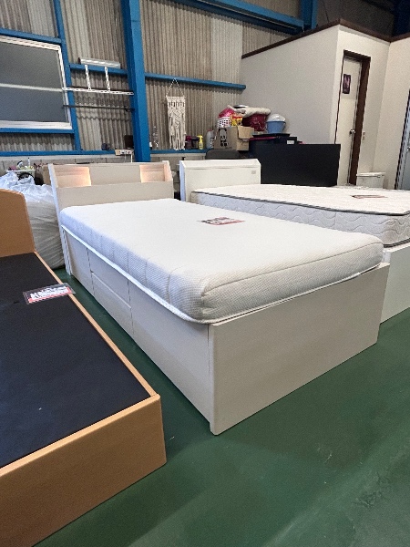 Cama de solteiro branca Nitori - Imagem 2