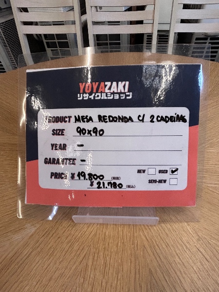 Mesa de redonda preta com cadeiras - Imagem 3