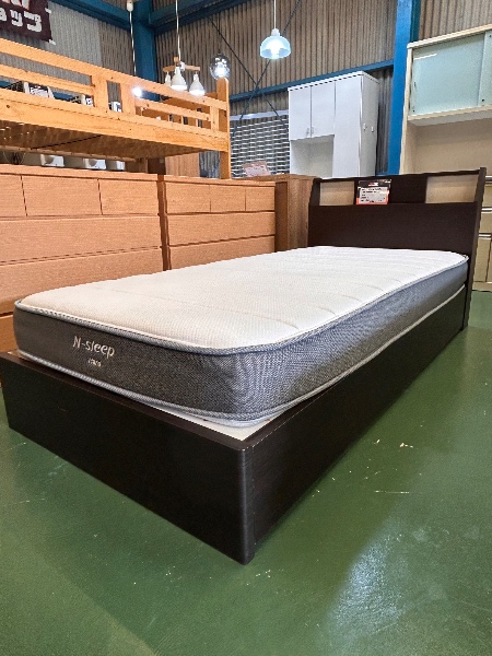 Cama de solteiro com colchão Nitori