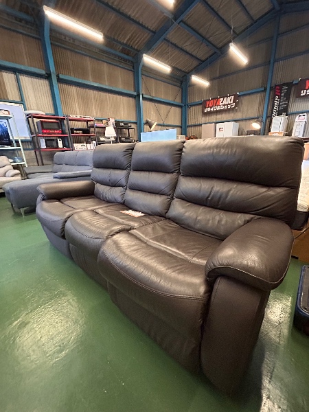 Sofá Elétrico Nitori - Couro Sintético