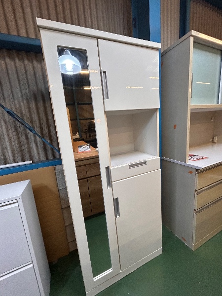 Sapateira branca com espelho