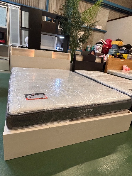 Cama e colchão de Casal Nitori