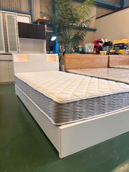Cama de solteiro branca Nitori