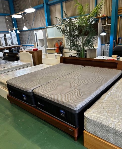 Cama King Granz com colchão Premium  Sealy Hybrid